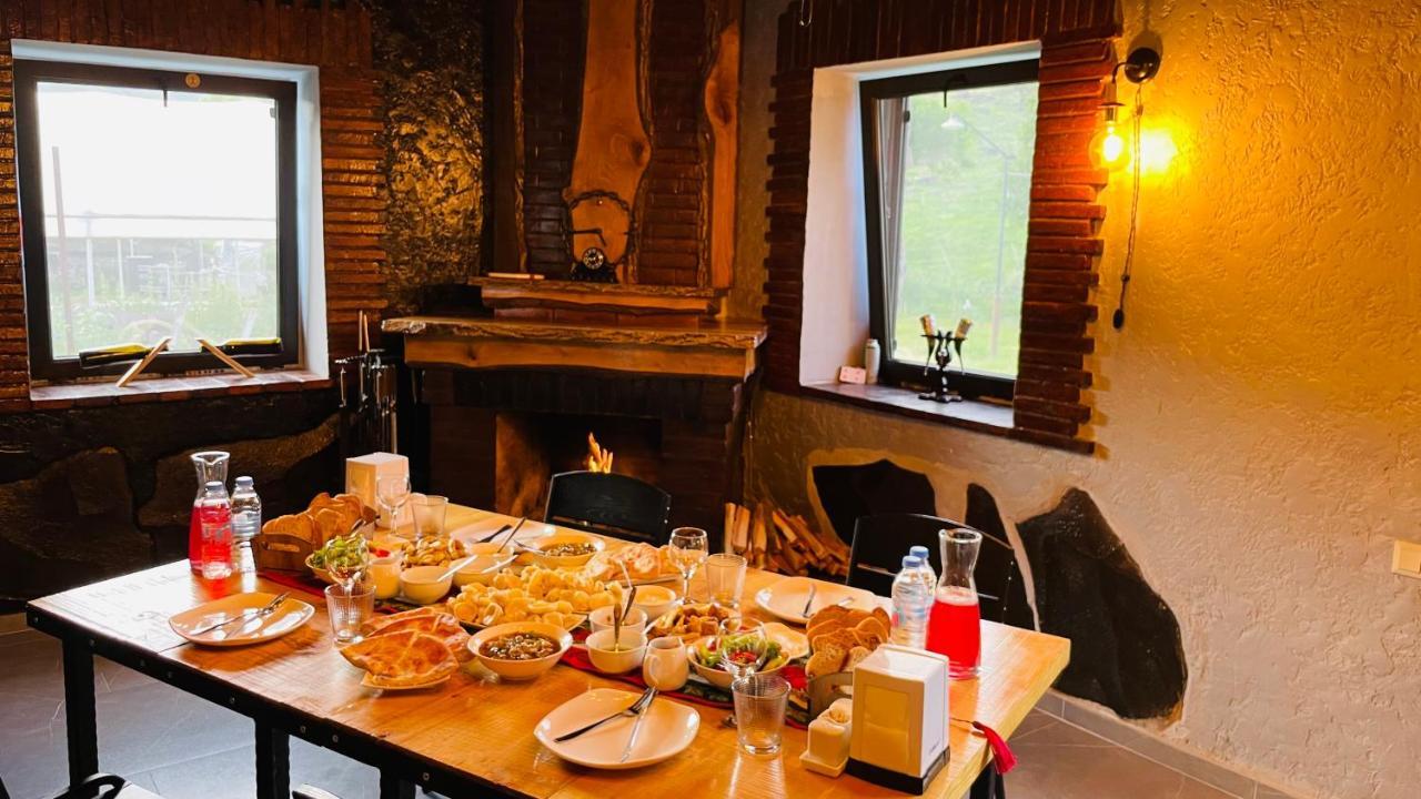 Hotel Hobbiton Near Vardzia Caves T'mogvi Eksteriør billede