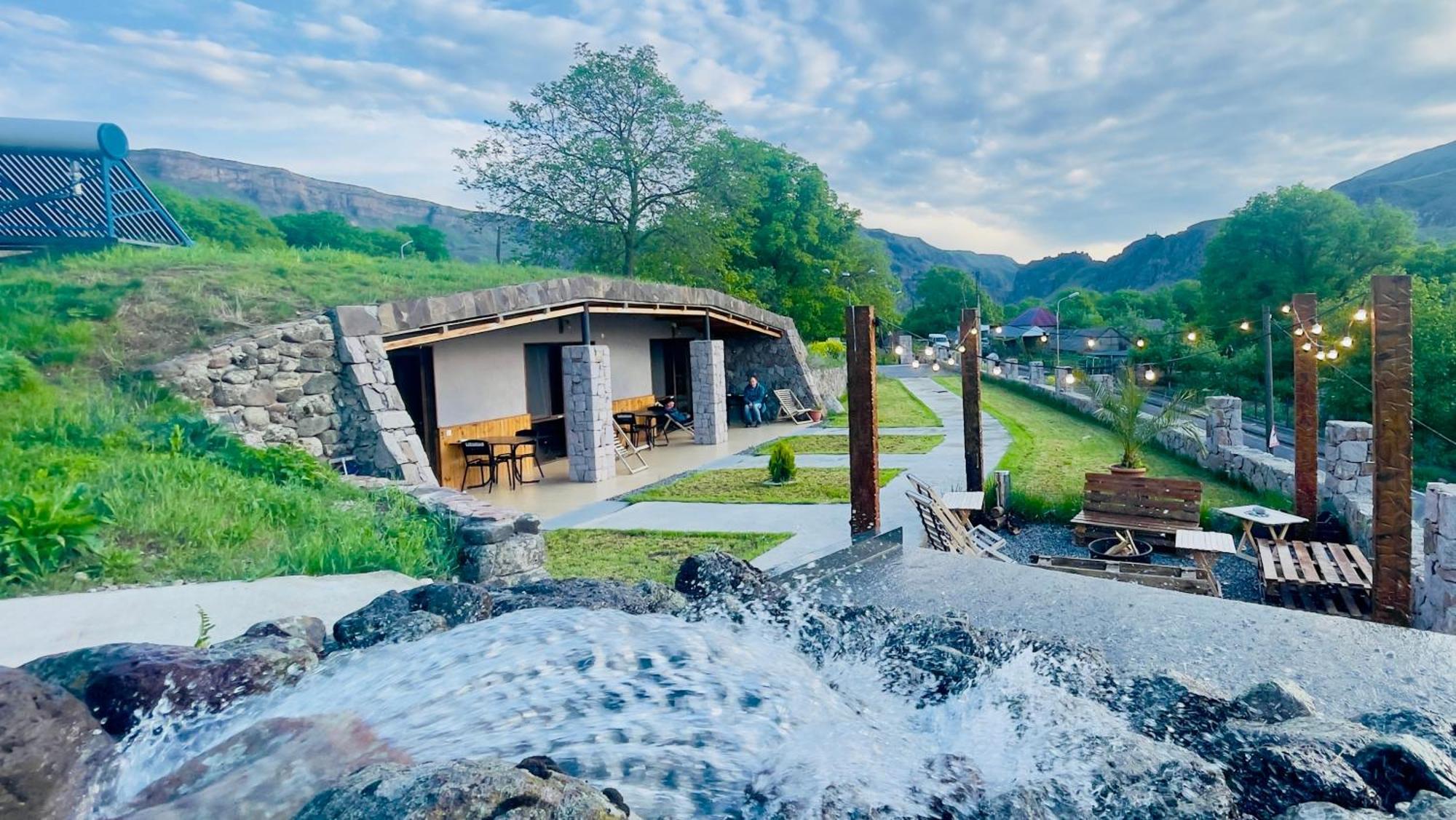 Hotel Hobbiton Near Vardzia Caves T'mogvi Eksteriør billede