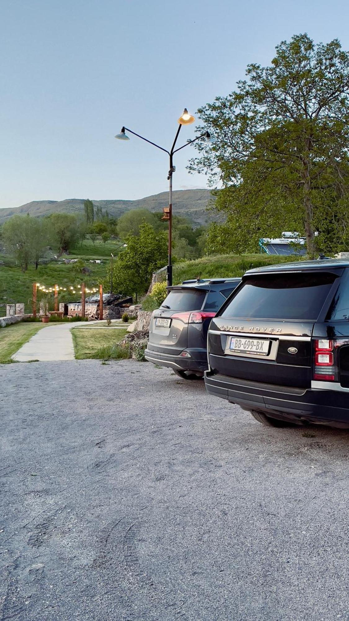 Hotel Hobbiton Near Vardzia Caves T'mogvi Eksteriør billede