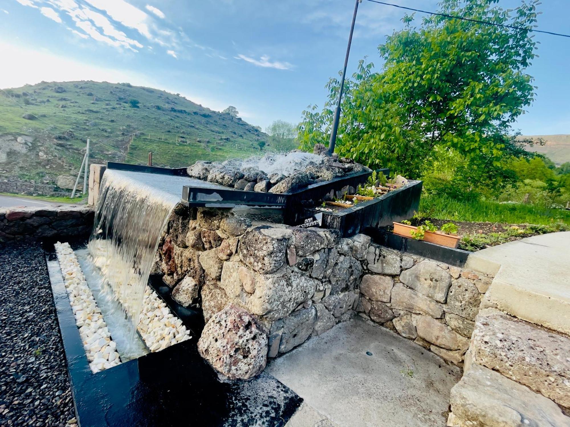Hotel Hobbiton Near Vardzia Caves T'mogvi Eksteriør billede