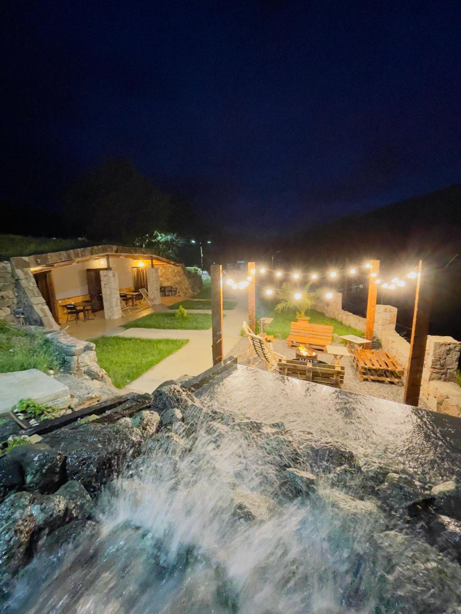 Hotel Hobbiton Near Vardzia Caves T'mogvi Eksteriør billede