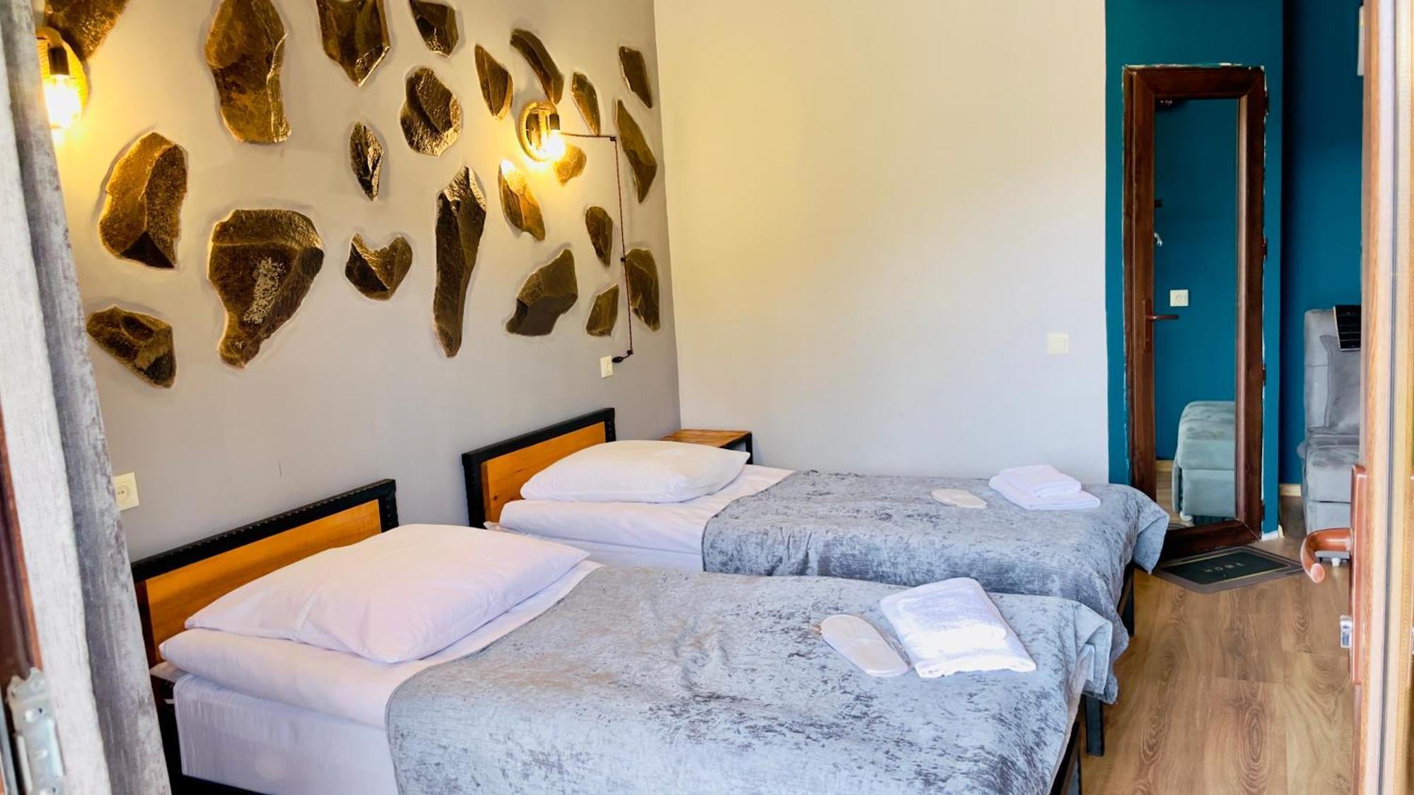 Hotel Hobbiton Near Vardzia Caves T'mogvi Eksteriør billede