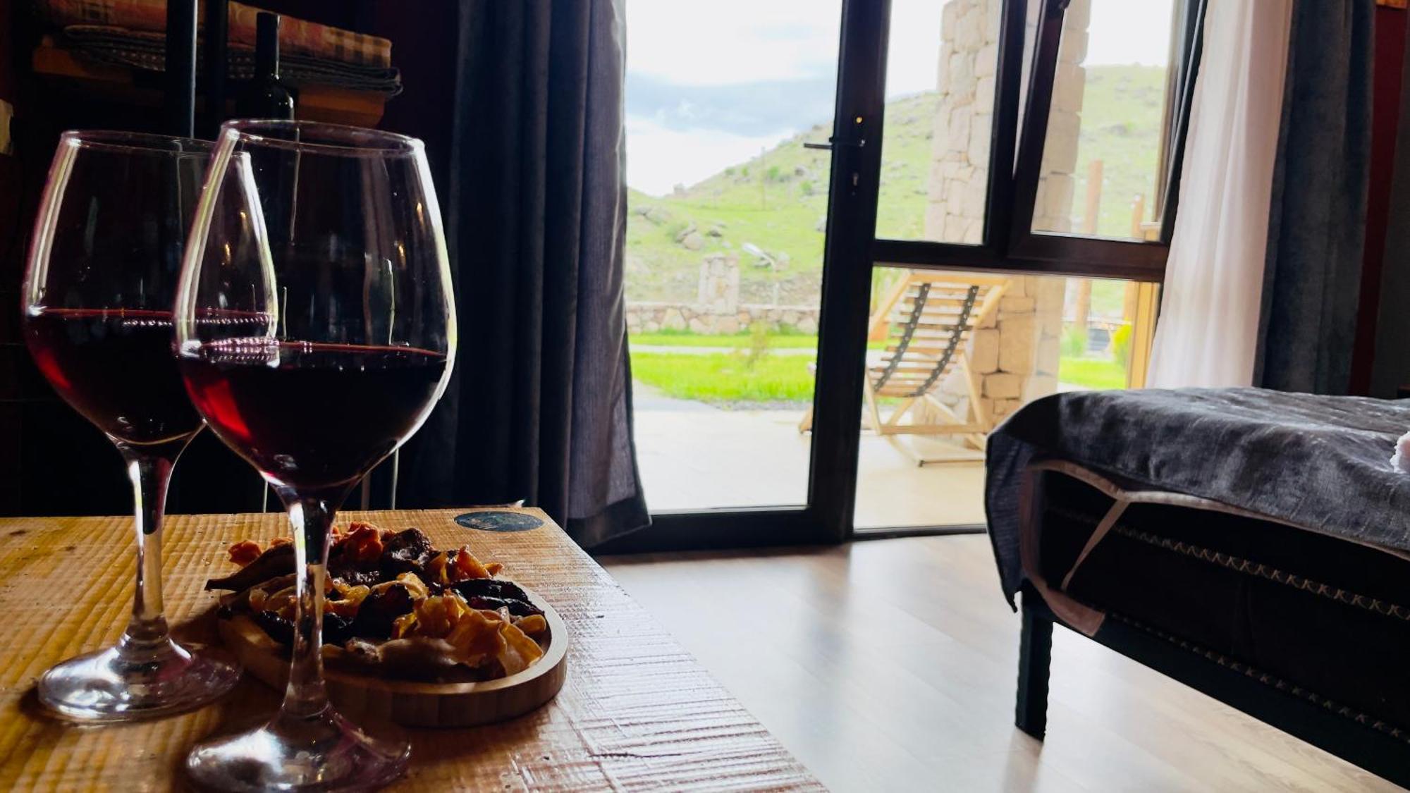 Hotel Hobbiton Near Vardzia Caves T'mogvi Eksteriør billede