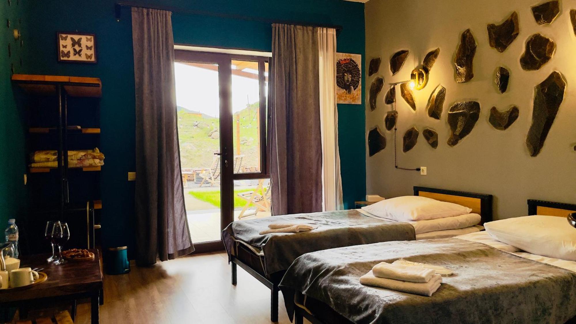 Hotel Hobbiton Near Vardzia Caves T'mogvi Eksteriør billede