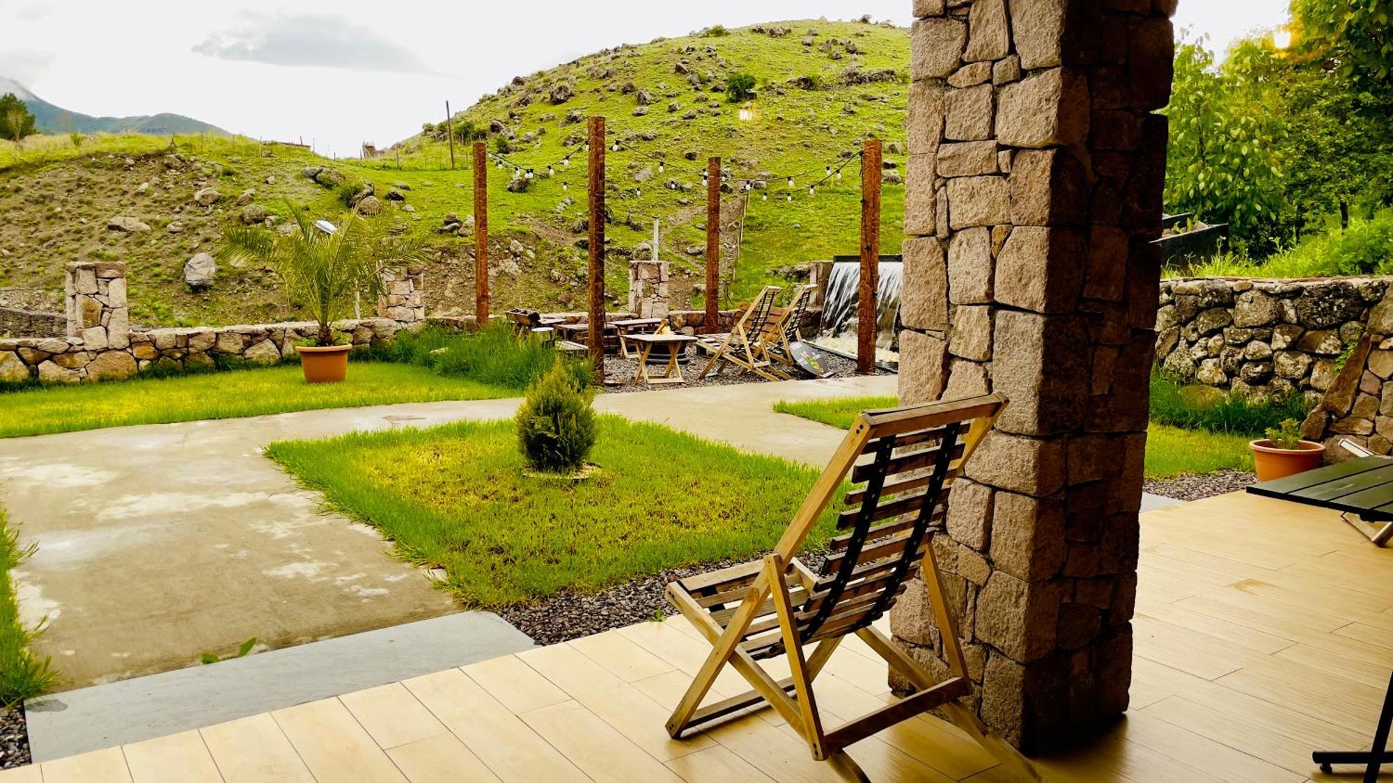 Hotel Hobbiton Near Vardzia Caves T'mogvi Eksteriør billede