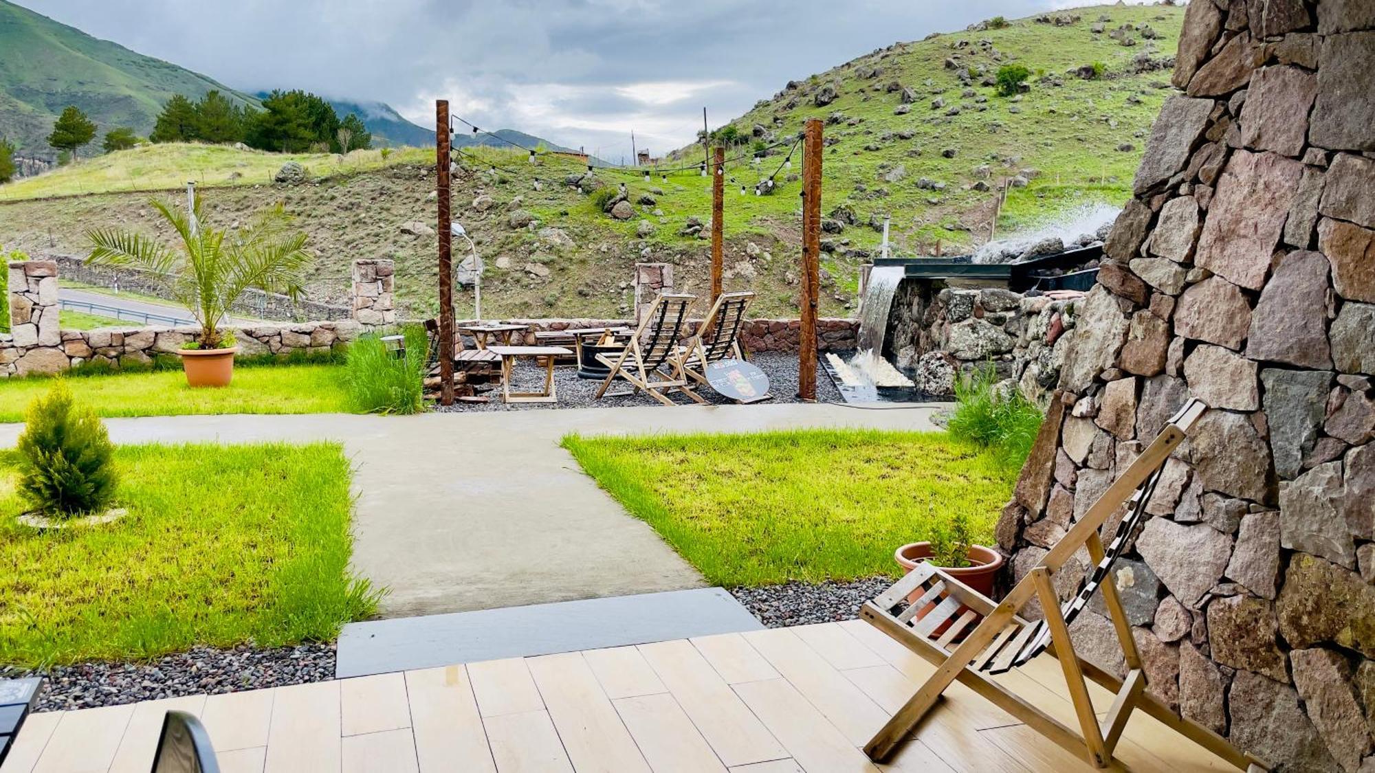 Hotel Hobbiton Near Vardzia Caves T'mogvi Eksteriør billede